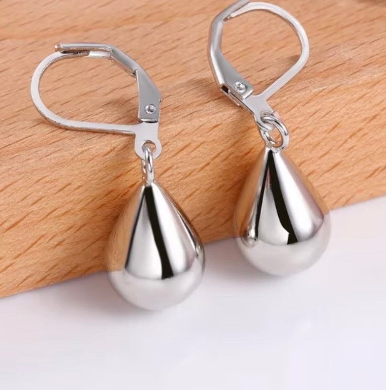 Teardrop-shaped Earrings