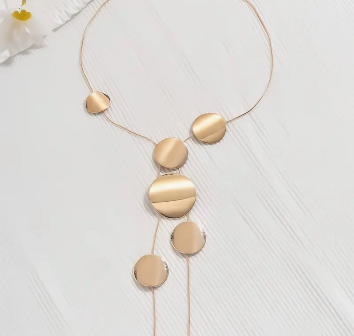 Minimalist And Sexy Heart or Circulat Shaped Necklace