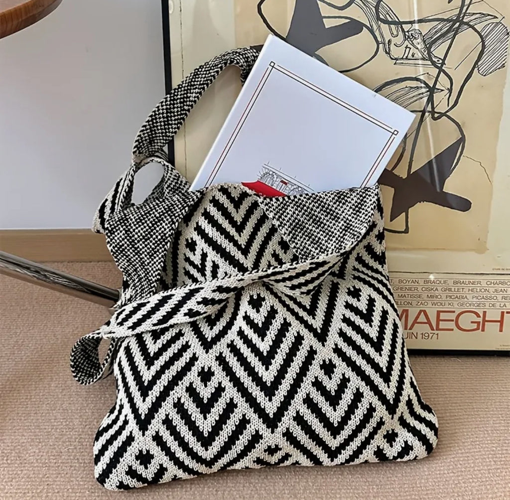 Geometric Contrast Knitted Handbag