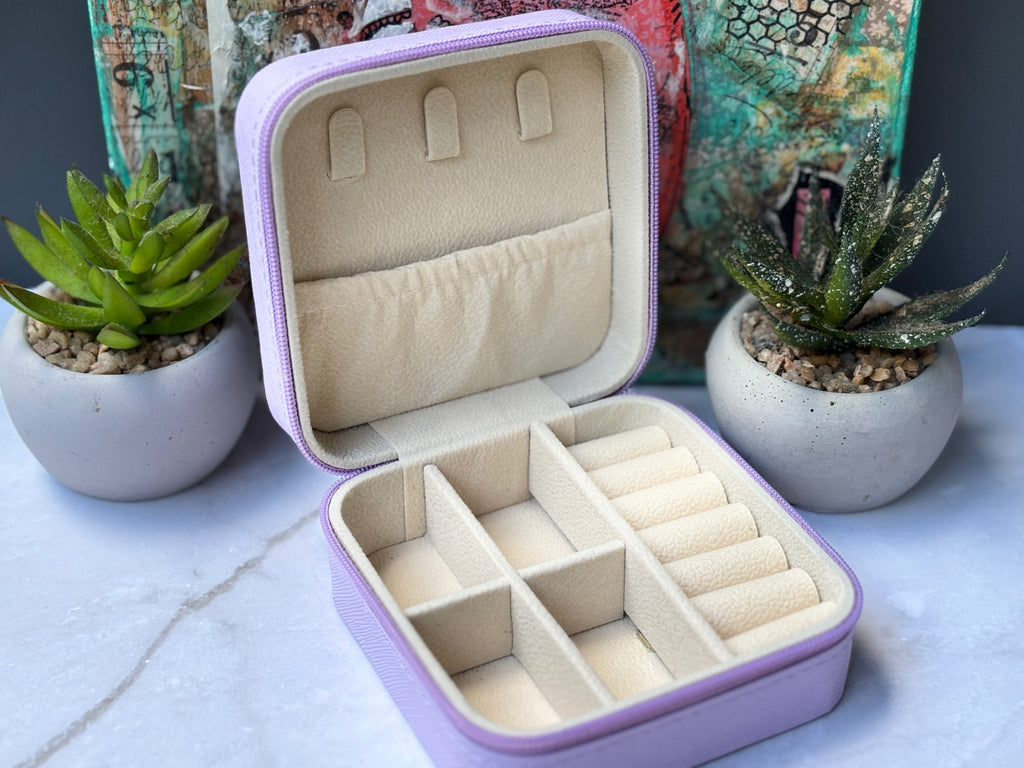 Mini jewelry organizer