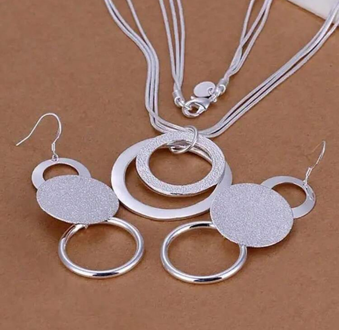 Pretty Round Pendant Necklace and Earring Set
