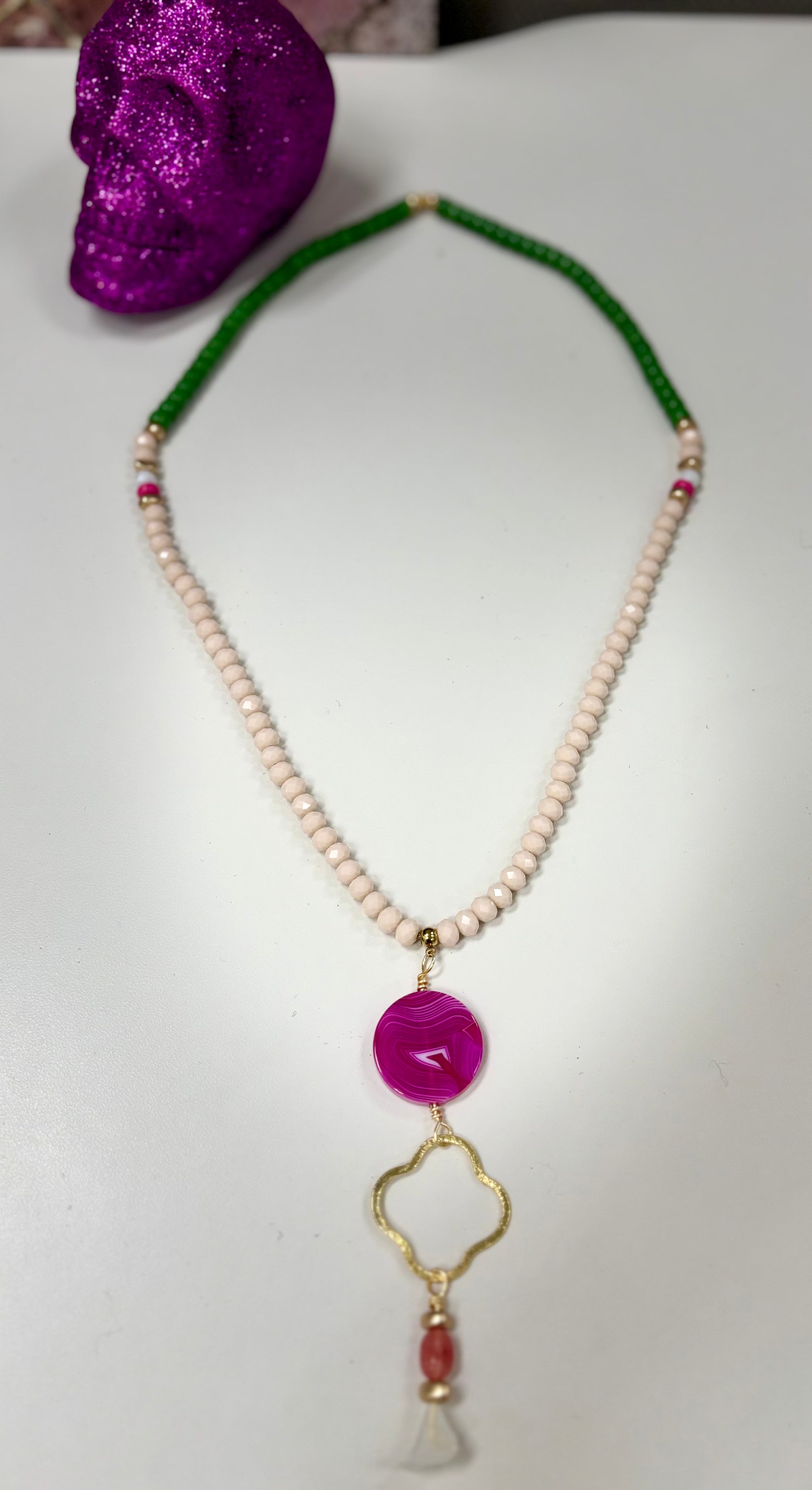 Long glass necklace with pendant