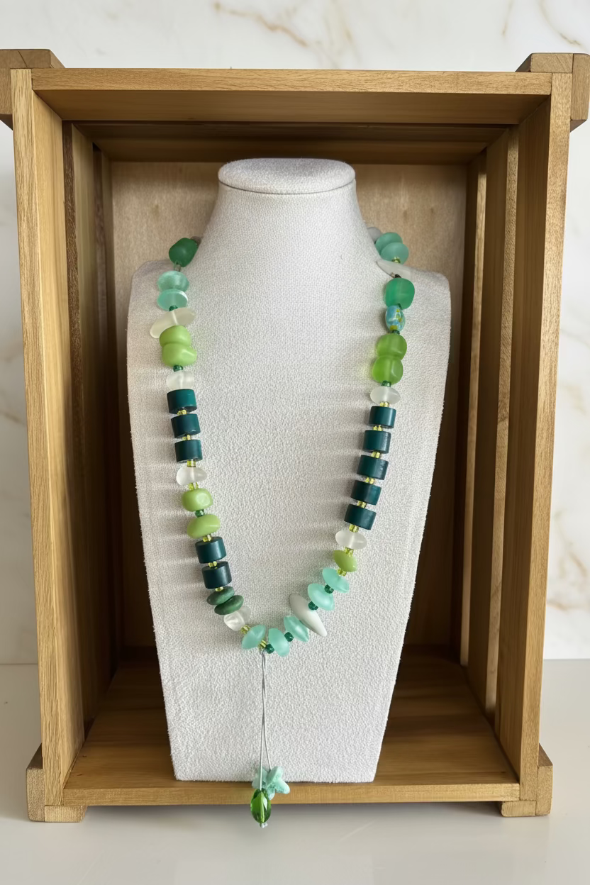 Elastic Necklaces